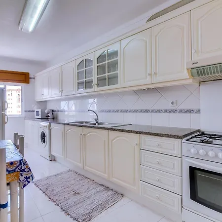 2bdr In Apartment *