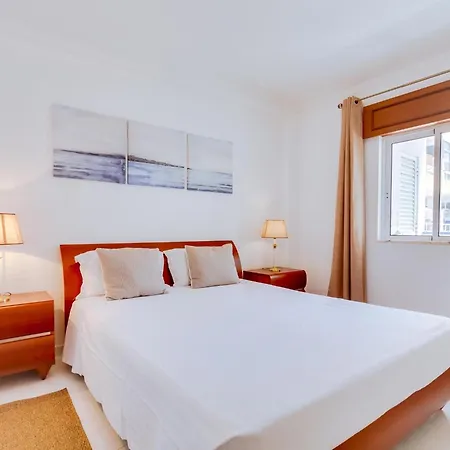 2bdr In Apartment *