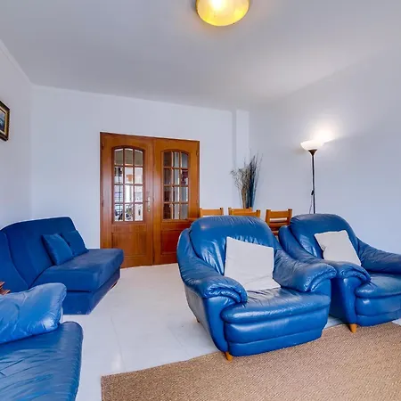 2bdr In Apartment *